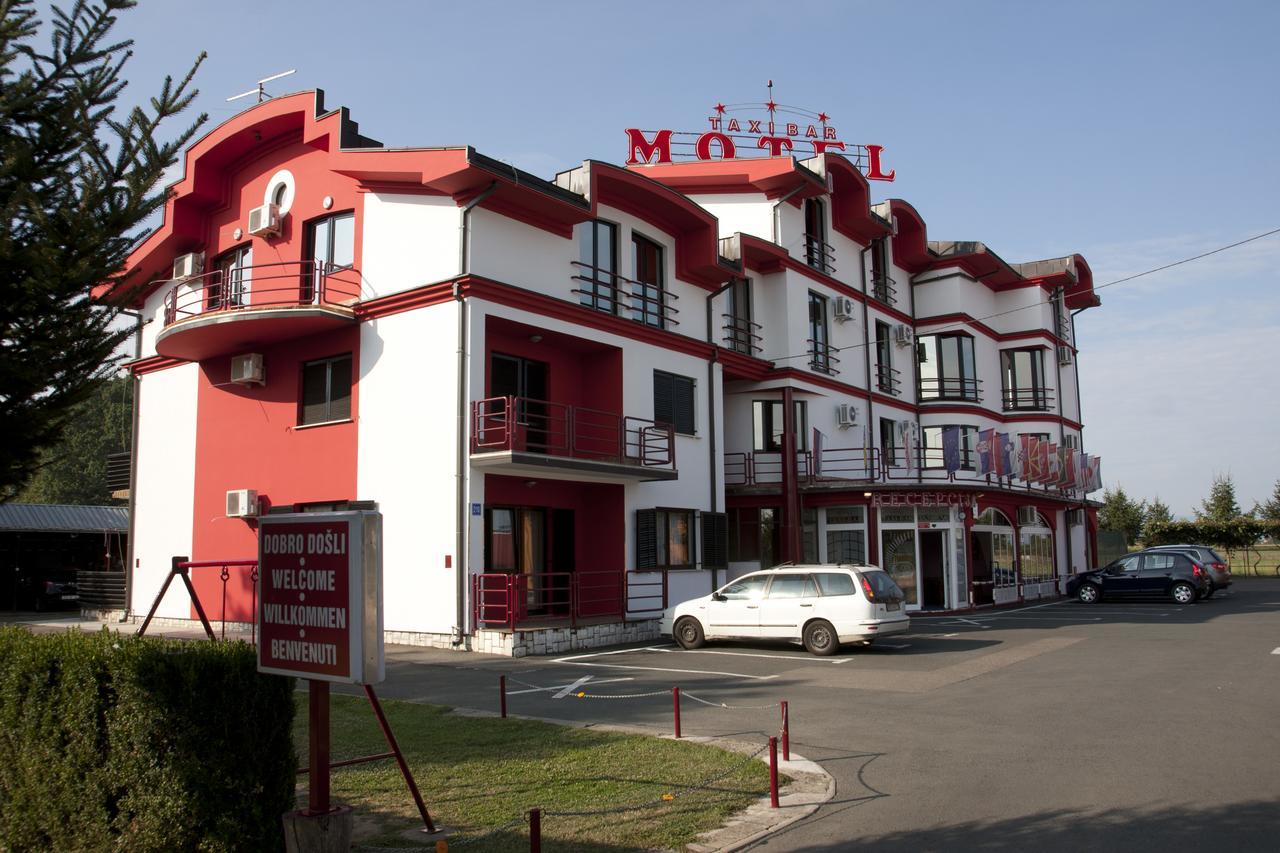 Taxi Bar Motel Bosanska Gradiska Exteriér fotografie
