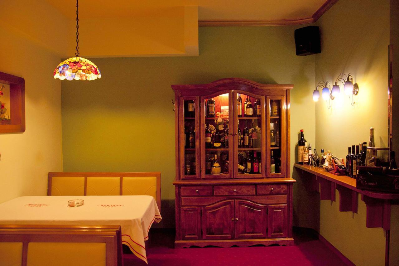 Taxi Bar Motel Bosanska Gradiska Exteriér fotografie